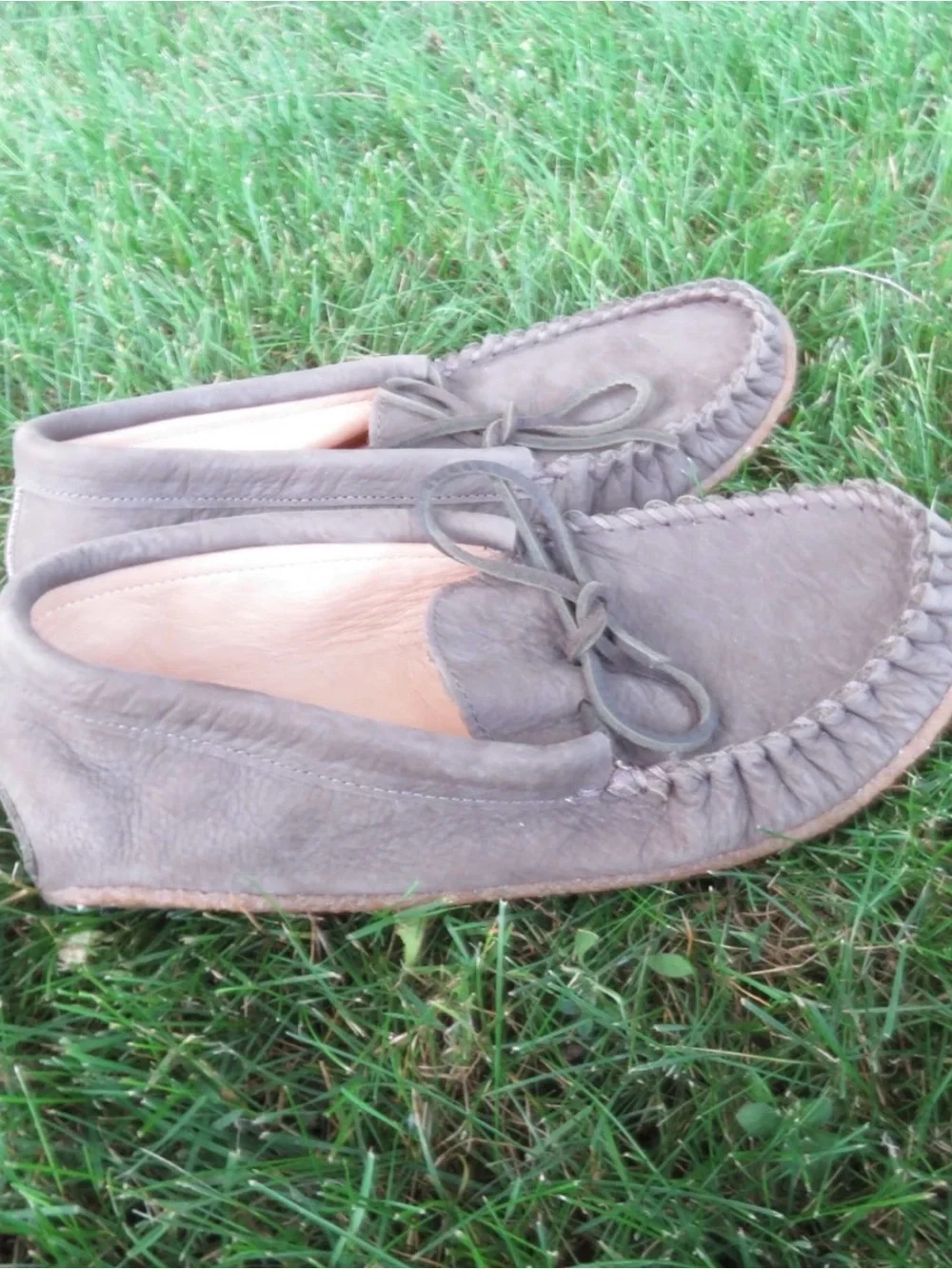 Men's 10 Suede Moccasin Taupe Loafers Manitobah